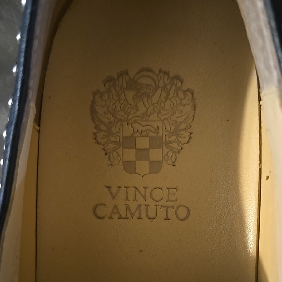 Vince Camuto womens 8 bkack leather silver studded slip on EUC - Picture 2 of 5